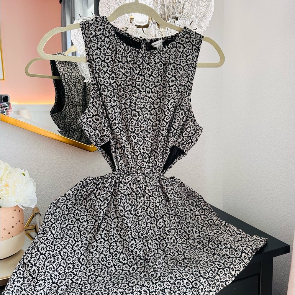 Black and White Floral Sleeveless American Eagle Romper